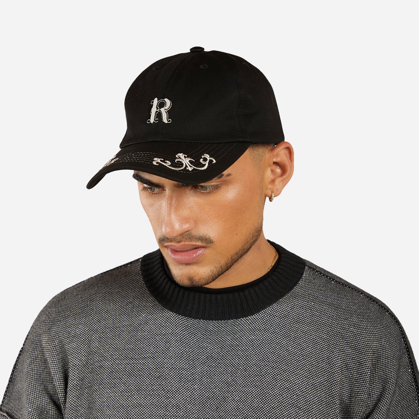 ornament cap- black