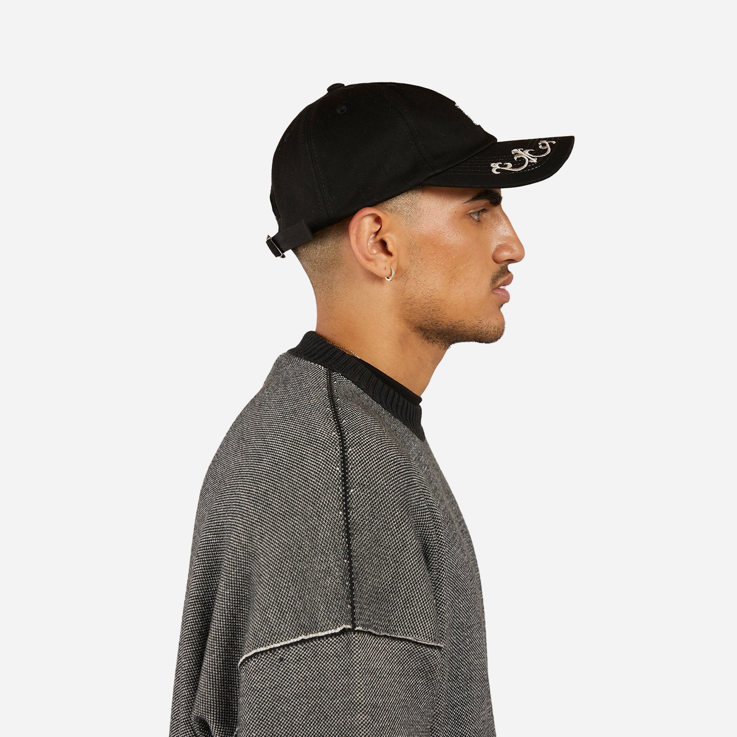 ornament cap- black