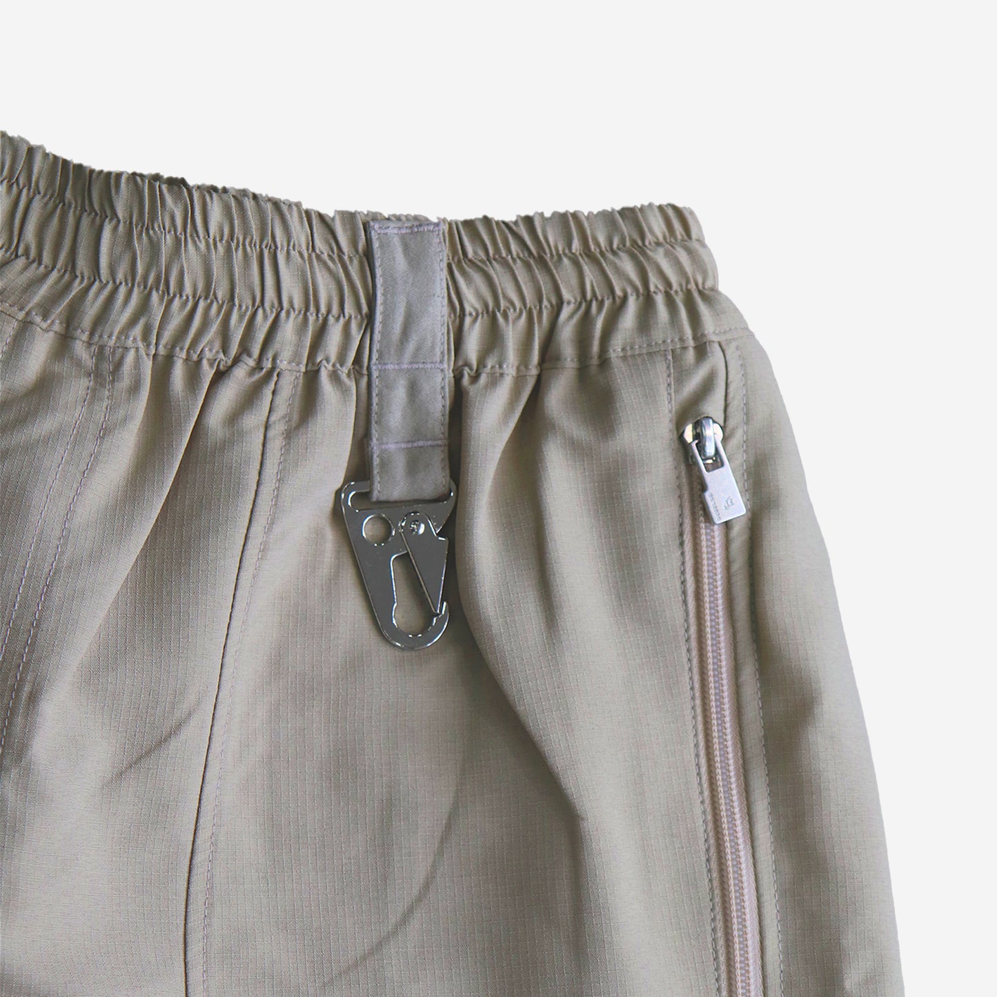 R zipper shorts-beige