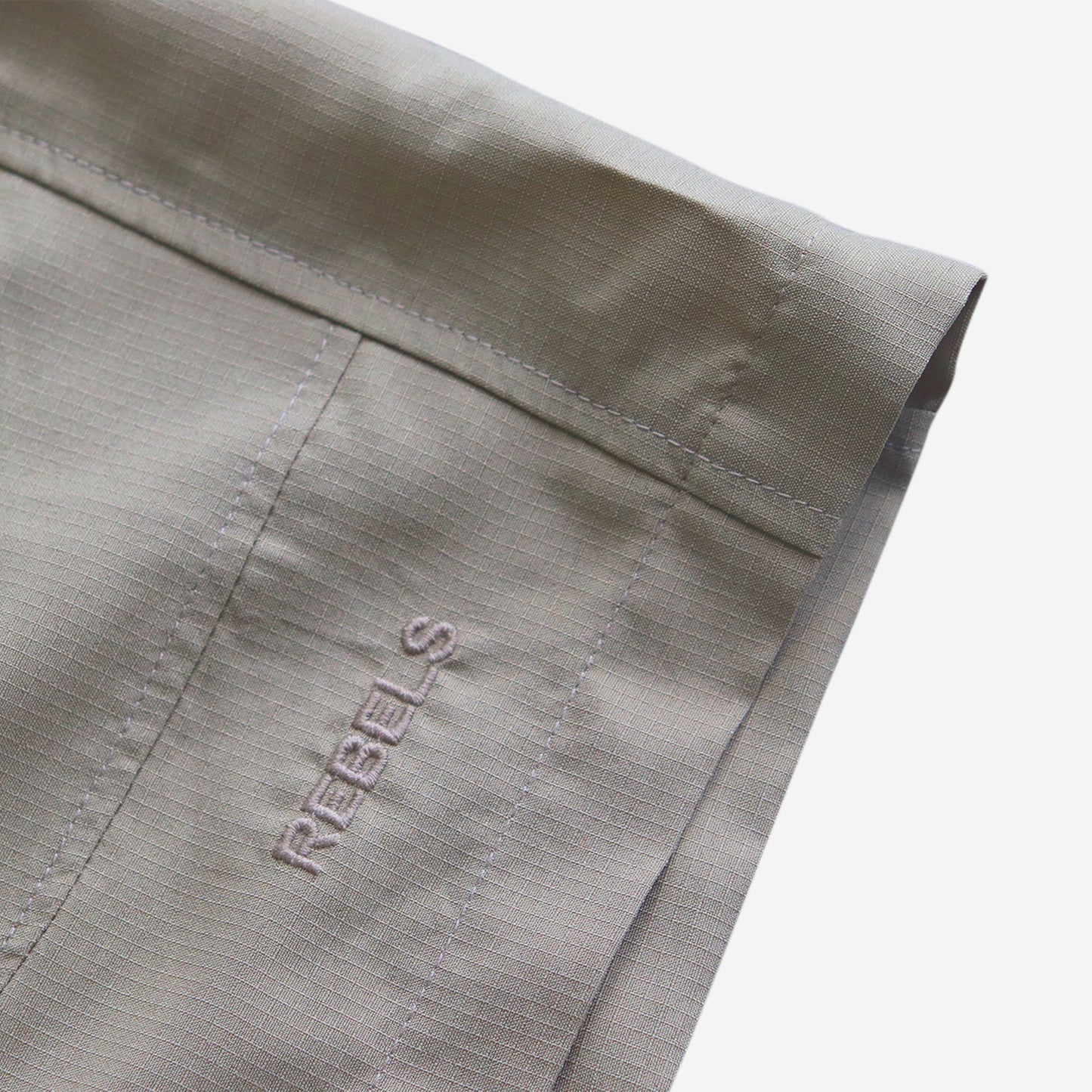 R zipper shorts-beige