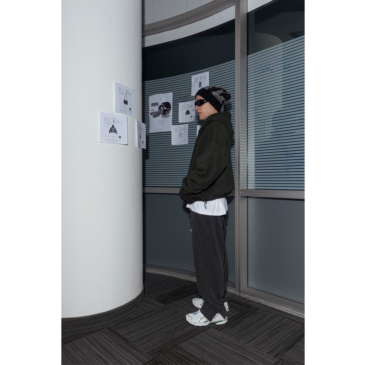 int. var. knitted sweater - black