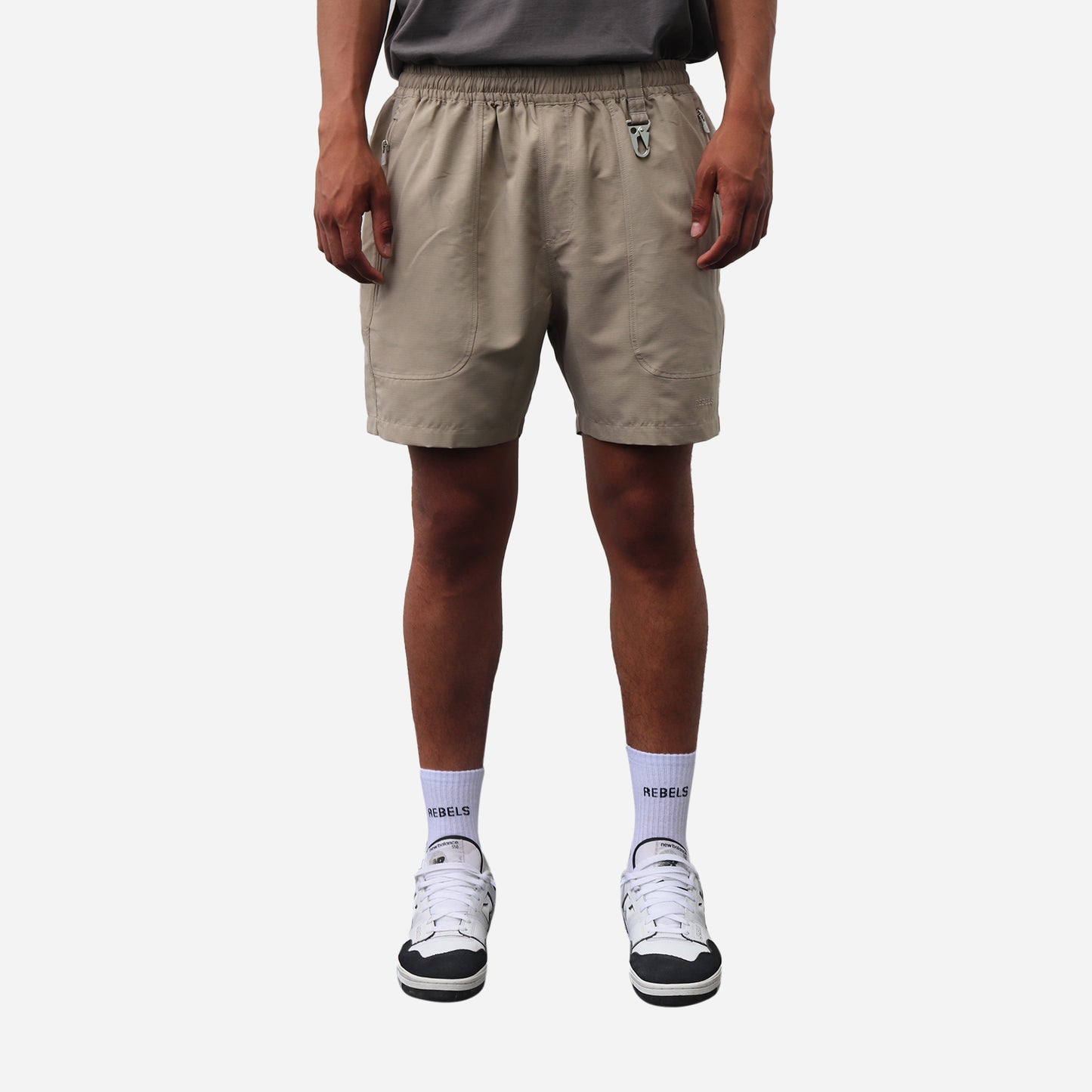 R zipper shorts-beige